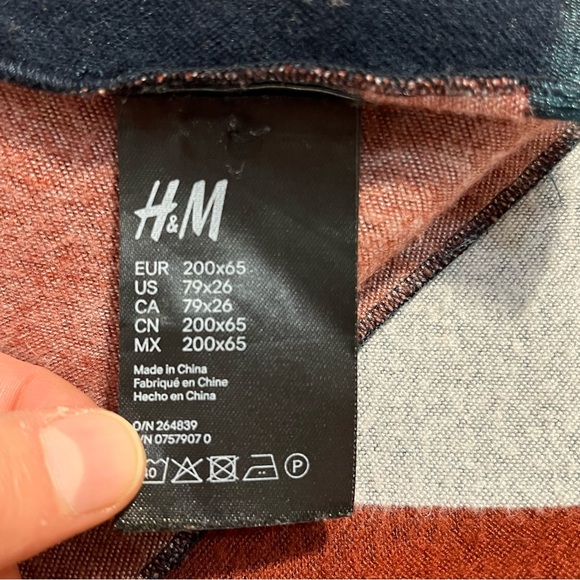 H&M Large Colorblock Scarf in Navy, Gray, and Orange - Picture 4 of 6